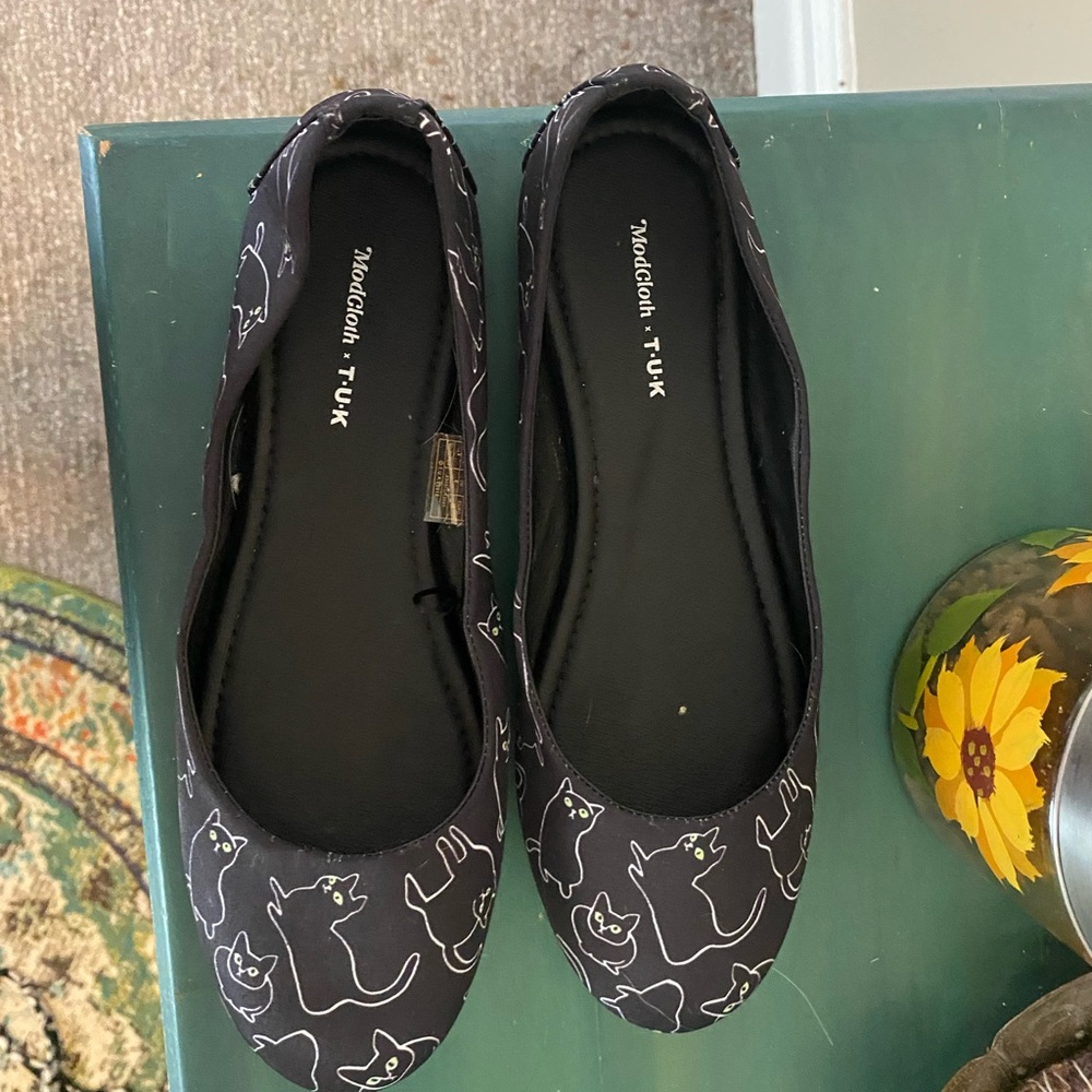 Cat flats